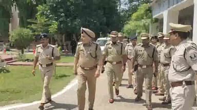 आरा: बिहार DGP आरएस भट्टी पहुंचे आरा, एसपी कार्यालय में दिया गया गार्ड ऑफ ऑनर