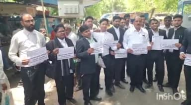 आगरा: अधिवक्ता प्रोटेक्शन एक्ट को लेकर दीवानी परिसर में अधिवक्ताओं ने किया जोरदार प्रदर्शन