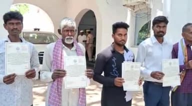 रायबरेली: गेंगासो-गंगा स्नान के दौरान डूबने से हुई मौत के मामले में शवों को बरामद करने वाले गोताखोरों को एसपी ने किया सम्मानित