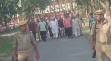 गोरखपुर: पूरे लाव लश्कर के साथ हिमाचल प्रदेश के गवर्नर शिव प्रताप शुक्ला ने गोरखपुर विश्वविद्यालय में किया मॉर्निंग वॉक