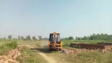 अमरोहा: प्रेम नगर में शोत नदी की जमीन पर की जा रही प्लॉटिंग पर दूसरे दिन भी चला प्रशासन का बुलडोजर