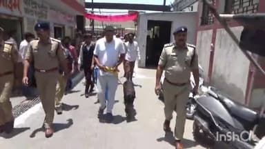 हापुड़: लखनऊ कोर्ट में शूटआउट कांड के बाद हापुड़ कचहरी में ASP ने डॉग स्क्वायड के साथ चलाया चेकिंग अभियान