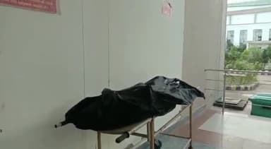 अतर्रा: अतर्रा तहसील के पास बोलेरो की टक्कर से साइकिल सवार वृद्ध की हुई मौत, पुलिस ने शव का कराया पोस्टमार्टम