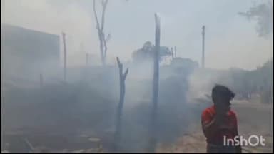 गोंडा: गौनरिया में खाना बनाते समय घर में लगी आग से गृहस्थी का सामान जलकर हुआ राख, ग्रामीणों ने कड़ी मशक्कत से पाया आग पर काबू