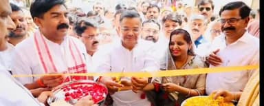 किशनी: पर्यटन मंत्री ने किशनी ब्लॉक के ब्लॉक प्रमुख कक्ष का फीता काटकर किया शुभारंभ,  मौके पर मौजूद रहे आला अधिकारी