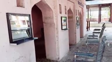 छोटीसादड़ी: नगर के मुक्तिधाम पर सामाजिक कार्यकर्ता ने दादा-दादी की स्मृति में लगवाई मुंडन स्थल पर कुर्सियां