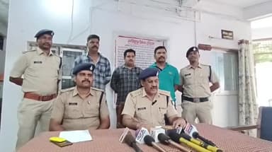 नरसिंहपुर: कोतवाली थाना पुलिस के द्वारा अन्तर्राजीय वाहन चोर गिरोह के चार सदस्यों सहित एक चार पहिया वाहन और एक ट्रैक्टर किया बरामद