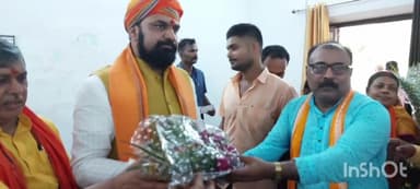 बरहरा: दिवरा धनी पंचायत के पूर्व मुखिया,भाजपा जिला उपाध्यक्ष यादवेंद्र कुमार सिंह के द्वारा बिहार प्रदेश अध्यक्ष को सम्मानित