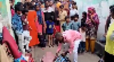 धनबाद/केंदुआडीह: शहर के पुराना बाजार के टिकियापाड़ा में एक व्यक्ति की हुई हत्या, परिजनों ने पड़ोसी पर हत्या करने का लगाया आरोप