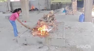 मुज़फ्फरनगर: पुरकाजी थाना क्षेत्र में मिले लावारिस सबका क्रांतिकारी शालू सैनी के द्वारा नई मंडी श्मशान घाट पर किया पुलिस की मौजूदगी म