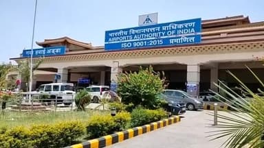 गया टाउन सीडी ब्लॉक: गया अंतराष्ट्रीय एयरपोर्ट से आज तीसरे दिन 144 हज यात्री हुए रवाना,परिजनो ने मंगल यात्रा की कामना के साथ किया रवाना।