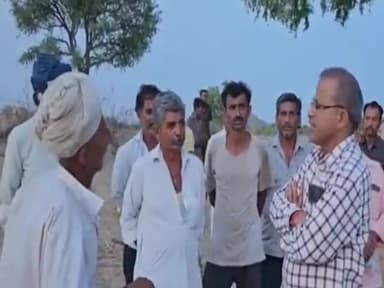 बाड़मेर: अतिरिक्त जिला कलेक्टर सुरेंद्र सिंह पुरोहित पहुंचे असाडा की बेरी, कहा- जोगाराम का होगा इलाज