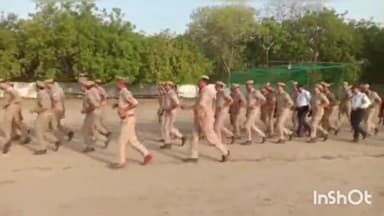 बांदा: पुलिस अधीक्षक बांदा द्वारा पुलिस लाइन स्थित परेड ग्राउंड में परेड का निरीक्षण कर ली गई सलामी, चल रहे कार्यों को किया चेक