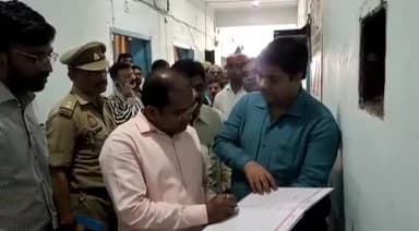 जौनपुर: कलेक्ट्रेट परिसर स्थित विकास भवन का आज जिला अधिकारी अनुजा झा ने किया निरीक्षण, दिए आवश्यक निर्देश