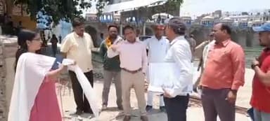 जौनपुर: शाही पुल के पास बने हनुमान घाट व गोपी घाट सहित सभी घाटों का जिलाधिकारी ने किया निरीक्षण, दिए आवश्यक निर्देश