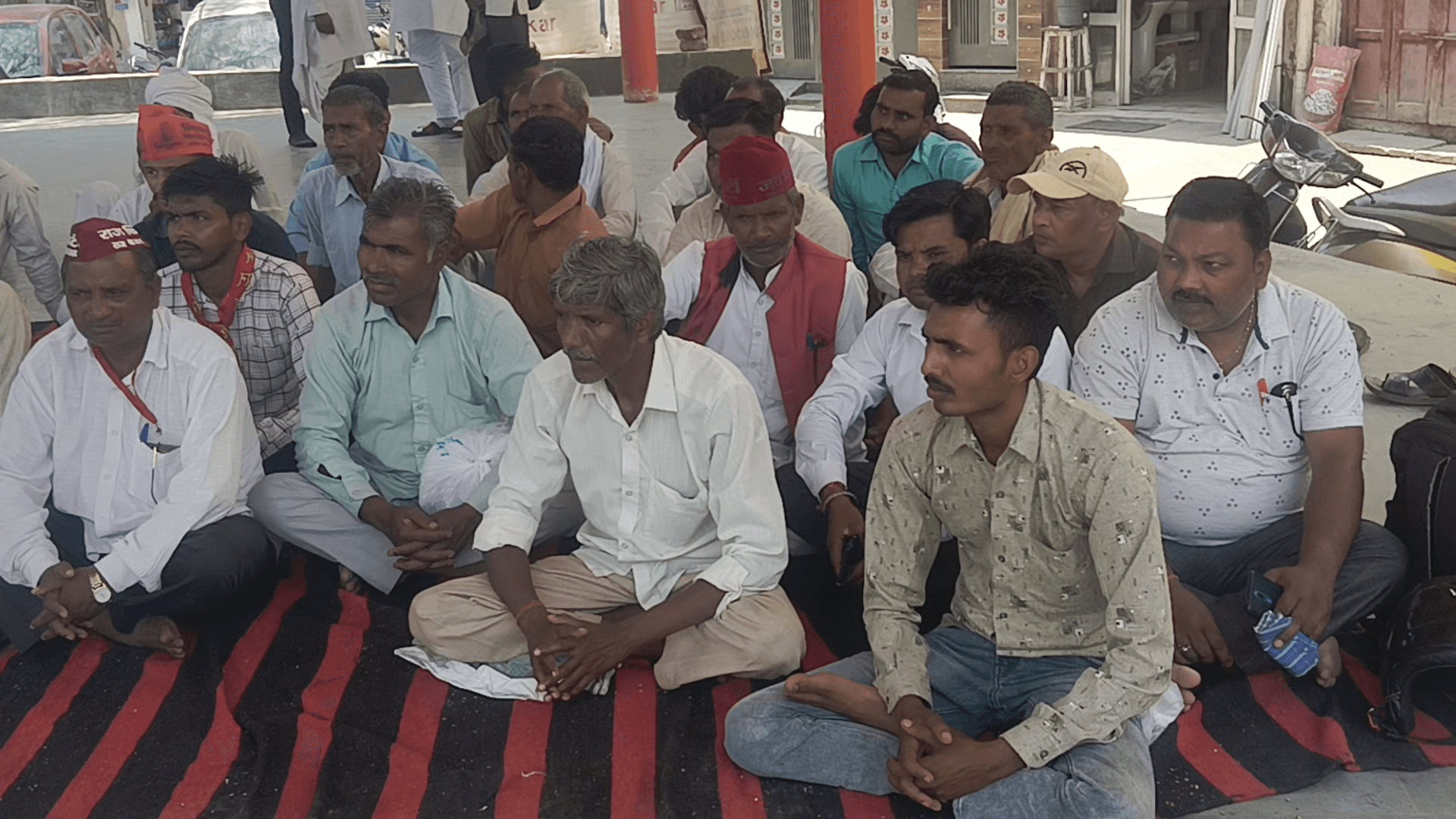 सहारनपुर न्यूज: निषाद पार्टी के तत्वधान में कश्यप निषाद मछुआ समुदाय के आरक्षण को लेकर धरना।
#nishadparty #mahamana4u