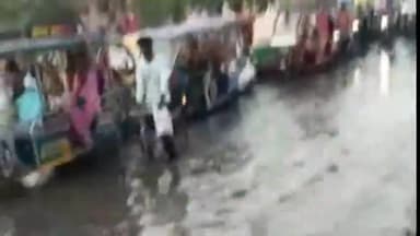 आगरा अजीजपुर मोड़ धनौली में जलभराव से राहगीर को हो रही परेशानी #आगरा #धनौली 
#malpura
