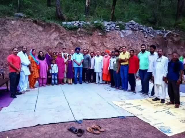 मामलिग: गांव बरोग में कांग्रेस नेता हरदीप सिंह बाबा ने सुनी स्थानीय लोगों की समस्याएं