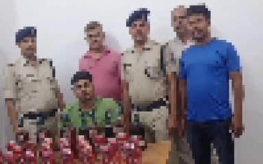 धनबाद/केंदुआडीह: धनबाद रेलवे स्टेशन पर गंगा दामोदर ट्रेन से 32 बोतल शराब बरामद, आरपीएफ को मिले दो लावारिस बैग