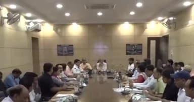 धनबाद/केंदुआडीह: धनबाद समाहरणालय में आयुष मंत्रालय के संयुक्त सचिव ने अधिकारियों के साथ की बैठक, उपस्थित रहे धनबाद उपायुक्त