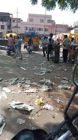 #सवाई_माधोपूर नगर परिषद क्षेत्र के सब्जी मंडी में गंदगी का आलम और आवारा पशुओं का आतंक।