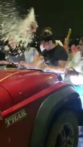 दादरी: गाजियाबाद के एलिवेटेड रोड पर वायरल वीडियो मे केक काटा जा रहा है जो कि पुलिस जांच में 1 साल पुराना निकला