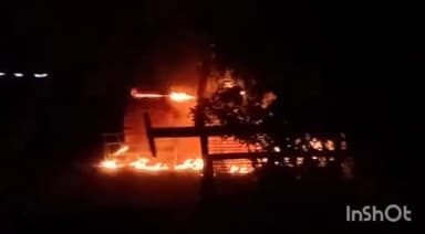 देवास रोड स्थित चर्च के पास ज्ञान सागर कॉलोनी में निर्माणाधीन मकान के चौकीदार की झोपड़ी में दीपक से लगी आग,