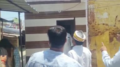 अमरोहा: तहसील परिसर में बनाए जा रहे महिला शौचालय का SDM व ज्वाइंट मजिस्ट्रेट प्रतिभा सिंह ने किया निरीक्षण