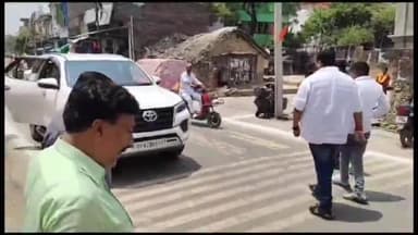 बलरामपुर: शक्तिपीठ देवीपाटन मंदिर के महंत मिथलेश नाथ योगी ने नगर पालिका परिषद बलरामपुर का किया भ्रमण