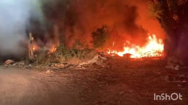 आगरा: सेक्टर 12 में झाड़ियों में लगी भीषण आग,मची अफरा-तफरी,फायर विभाग ने कड़ी मशक्कत के बाद आग पर पाया काबू