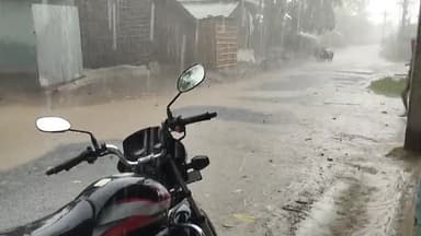 कटिहार: #तेजधूप गर्मी से मिला राहत भरी पंचायत के बड़ा बाद भरी में हुआ तेज हवा के साथ बारिश !!