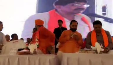 गोंडा: गोंडा के रघुराज शरण सिंह महाविद्यालय में आयोजित जनसभा में निवर्तमान WFI अध्यक्ष ने शायराना अंदाज मे पहलवानों की ली चुटकी