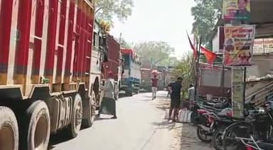 इसुआपुर: इसुआपुर बाजार के पास से खान निरीक्षक ने 4 बालू लदे ट्रकों को किया जब्त