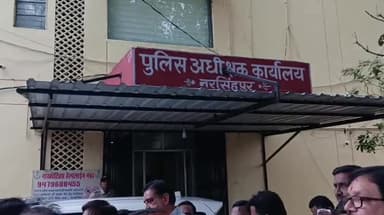 नरसिंहपुर: थलवाडा निवासी मजदूर ने एसपी ऑफिस पहुंचकर SP से की लिखित शिकायत, ईंट भट्ठा संचालक के ऊपर की कार्रवाई की मांग