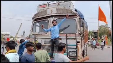 हज़ारीबाग: 60/40 नियोजन नीति के विरोध में आज दूसरे दिन छात्रों ने किया रांची पटना हजारीबाग NH-33 मुख्य मार्ग जाम