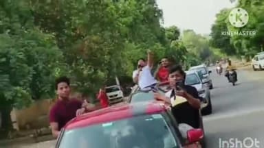 आगरा: शास्त्रीपुरम में चलती कारों पर स्टंटबाजी का वीडियो सोशल मीडिया पर हुआ वायरल