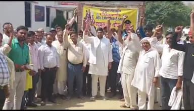 उत्तर प्रदेश के जनपद महाराजगंज में अहीर रेजिमेंट की मांग को लेकर प्रबुद्ध जनों की एक बैठक