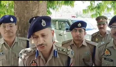 मुरादाबाद: पुलिस लाइन से DIG शलभ माथुर ने महिला सशक्तिकरण जागरूकता रैली को हरी झंडी दिखाकर किया रवाना