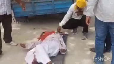 मोहनिया: एनएच 30 के बहुआरा में सड़क दुर्घटना में बाइक सवार नाना की हुई मौत व नाती सहित 2 लोग गंभीर रूप से हुए घायल