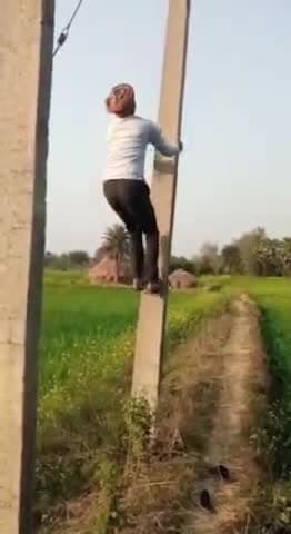 रामगढ़ चौक: रामगढ़ चौक प्रखंड अंतर्गत विभिन्न गांवों में 33kv ब्रेक डाउन होने के कारण विद्युत आपूर्ति रहा बाधित, लोग रहे परेशान