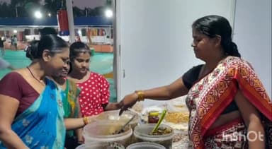 मुशहरी: आरडीएस कॉलेज में लगाए गए खादी मेला एव उद्यमी बाजार में मार्गदर्शन के लिए संवाद कार्यक्रम का आयोजन