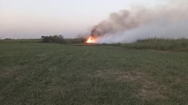 जोगापट्टी: बैरिया के दियारा व्रती इलाके में किसानों के द्वारा सरकार के नियमों की उड़ाई जा रहीं धज्जियां, खेतों में जला रहे पराली