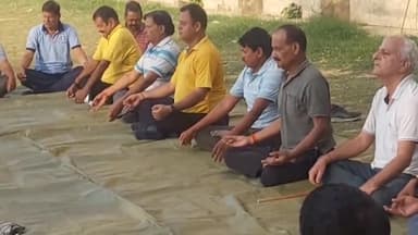 बलरामपुर: स्पोर्ट्स स्टेडियम में तुलसीपुर विधायक कैलाश नाथ शुक्ला ने 9वें अंतर्राष्ट्रीय योग दिवस पर लोगों से योग से जुड़ने को कहा