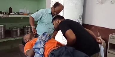 झंझारपुर: बिदेश्वर स्थान के समीप पेट्रोल पंप के नोज़ल मैन से 2 बाइक सवारों ने की मारपीट,
भैरवस्थान पुलिस की हिरासत में दोनों युवक