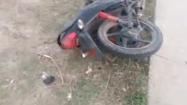 करछना: गौहानी पेट्रोल पंप के पास बिना नंबर प्लेट के लावारिस हालत में सड़क किनारे मिली बाइक, पुलिस को दी गई मामले की सूचना