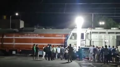 बाड़मेर: बाड़मेर रेलवे स्टेशन पर देर रात रेल का इंजन उत्तरा पटरी से, गनीमत रही नहीं हुआ कोई हादसा