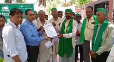 जौनपुर: कलेक्ट्रेट में आज भारतीय किसान यूनियन द्वारा किसानों की समस्याओं को लेकर दिया गया धरना