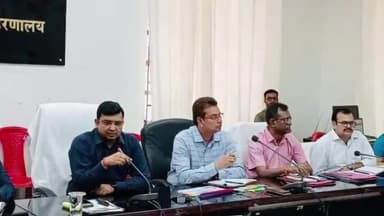 पूर्णिया पूर्व: राजस्व एवं भूमि सुधार विभाग की कार्य प्रगति एवं उपलब्धि को लेकर जिलाधिकारी कुंदन कुमार ने समाहरणालय में कि बैठक