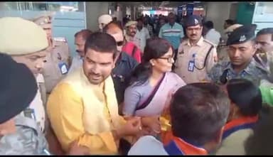 अपना दल एस से जुड़ सकते है युवा जनकल्याण समिति के प्रमुख व अध्यक्ष युवा सामाजसेवी कुलदीप पाण्डेय.
आज गोरखपुर में पार्टी की राष्ट्रीय अध्यक्ष केंद्रीय मंत्री भारत सरकार अनुप्रिया पटेल जी से भेंट किये.