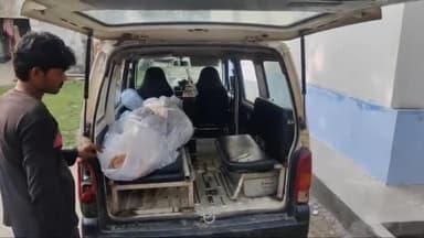 अररिया: सुकेला मोड़ के समीप अनियंत्रित ट्रक की चपेट में आने से बाइक सवार पति-पत्नी की हुई मौत, पोस्टमार्टम के लिए लाया गया शव